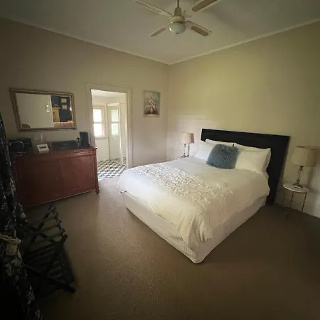 Private Suite In An Historic 1865 Homestead Dubbo Exterior photo